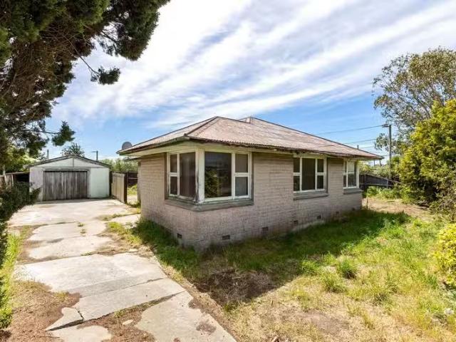 House for sale in Chaslands, Canterbury