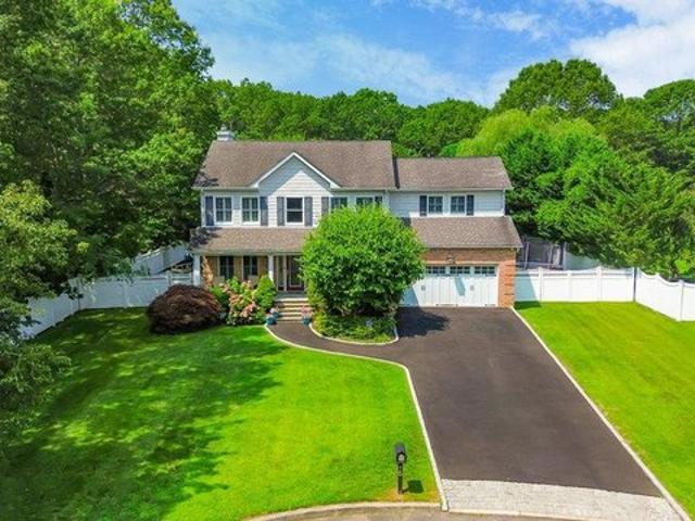 House for sale in Bohemia, New York