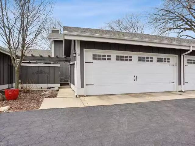 Condo for sale in Elgin Condo for sale in Elgin