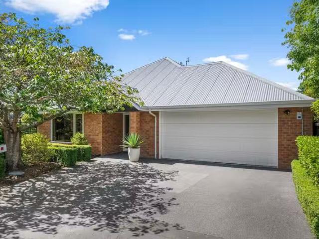 House for sale in Chaslands, Canterbury