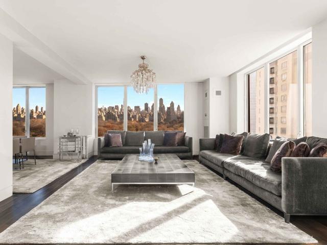 Condo for sale in Manhattan Community Board 7, New York