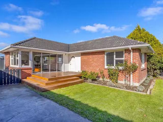 House for sale in Chaslands, Canterbury