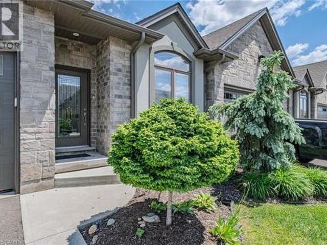 Townhouse for sale in Waterford, Ontario