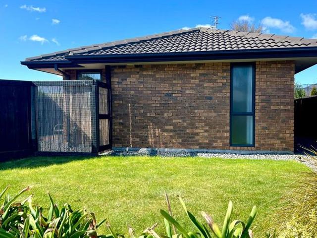 Apartment for rent in Chaslands, Canterbury