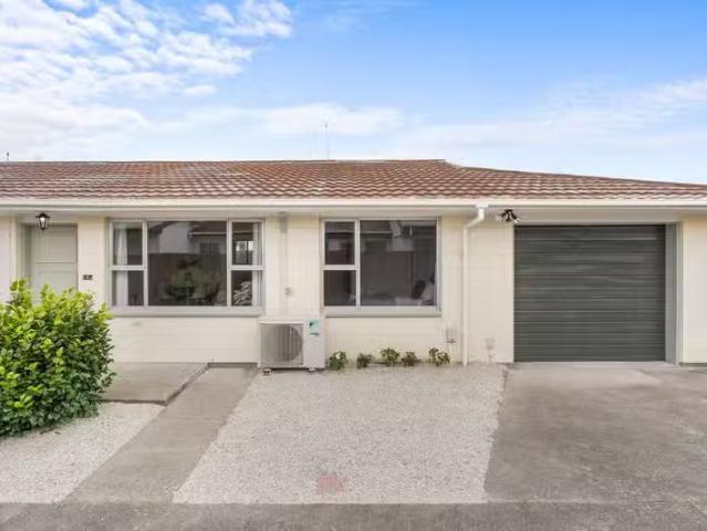 House for sale in Chaslands, Canterbury
