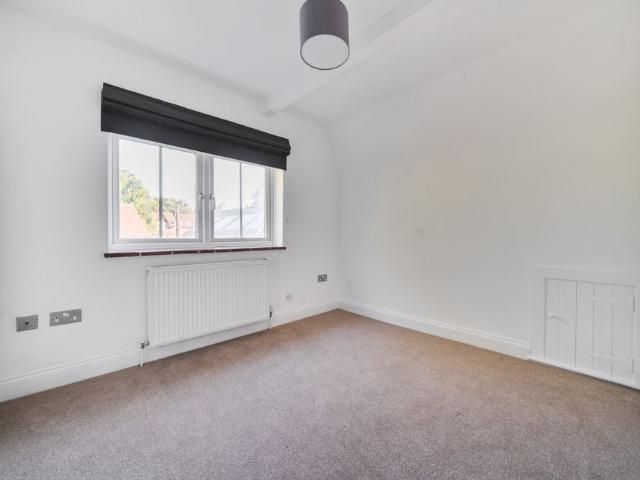 Apartment for rent in Hindhead, Waverley
