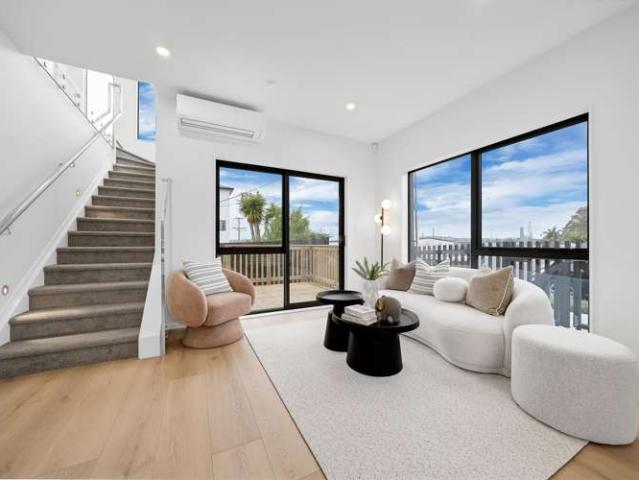 Townhouse for sale in New Lynn, Whau