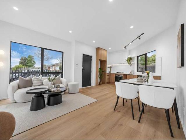 Townhouse for sale in New Lynn, Whau