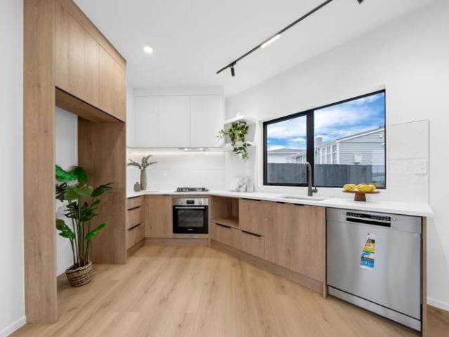 Townhouse for sale in New Lynn, Whau