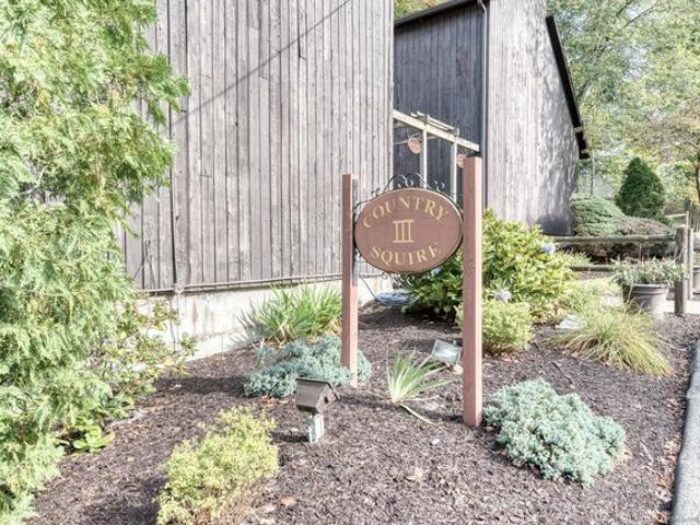 Townhouse for sale in Cromwell, Connecticut