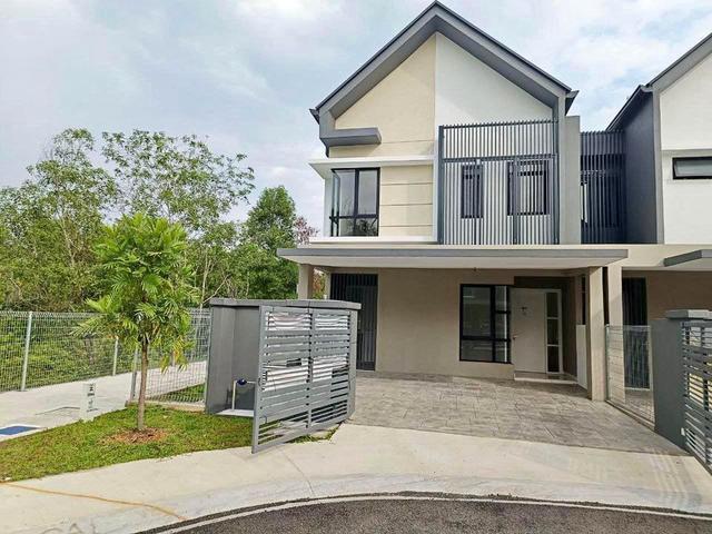 Townhouse for sale in Tanjong Sepat, Selangor