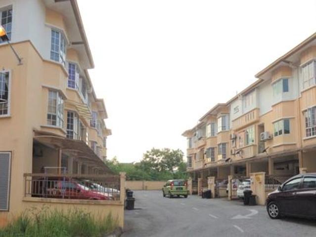 Townhouse for sale in Petaling, Damansara Damai