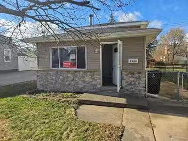 House for sale in Lincoln Park