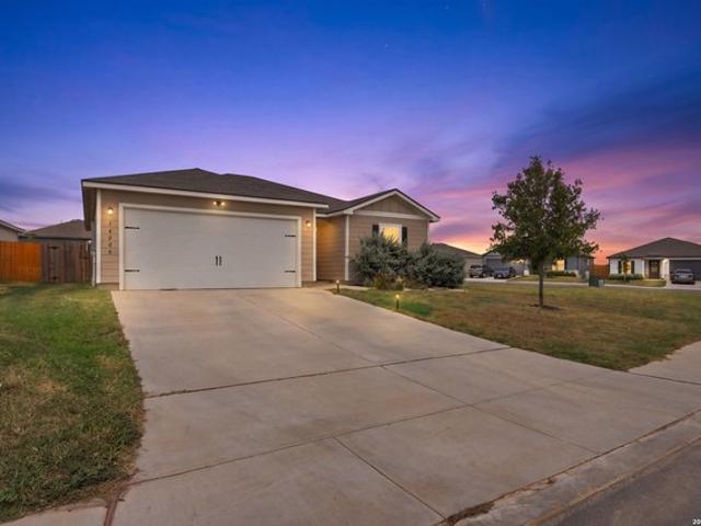 House for sale in Lytle, Atascosa County