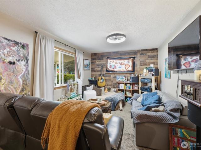 House for sale in Spanaway, Pierce County