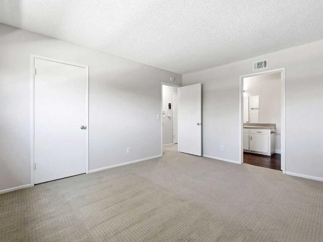Apartment for rent in Tustin, California