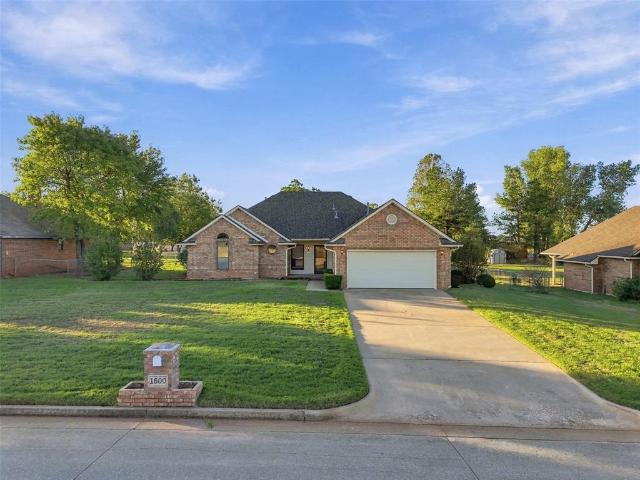 House for sale in Mustang, Canadian County