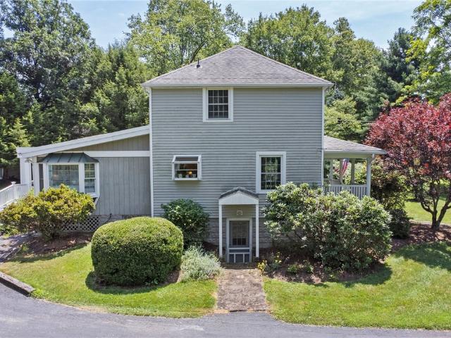 House for sale in Laughlintown, Pennsylvania