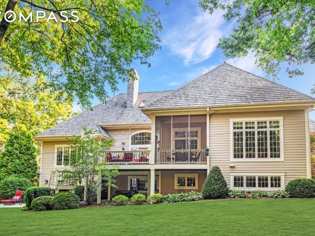 House for sale in Hartland, Wisconsin