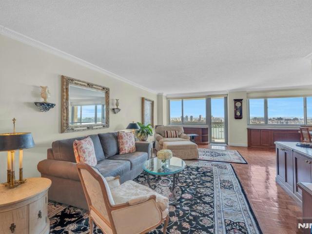 House for sale in Fort Lee, New Jersey