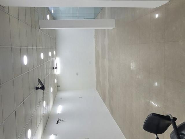 Commercial for rent in Deri