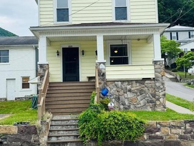 House for sale in Hinton, West Virginia
