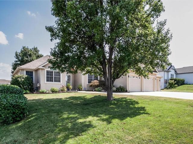 House for sale in Praire Gardens, Basehor