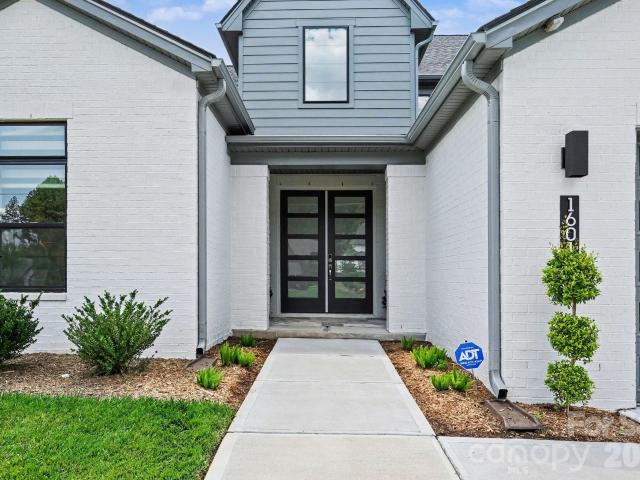 House for sale in Mecklenburg, North Carolina