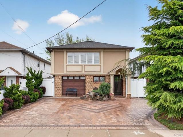 House for sale in Queens, Arverne