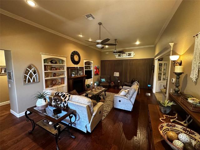 House for sale in Bowie, Texas