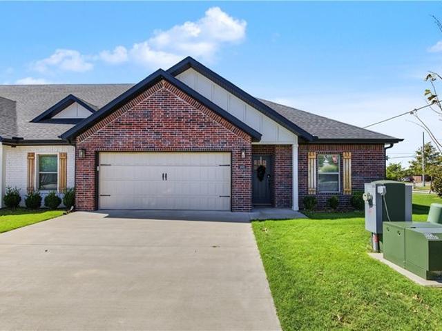 Townhouse for sale in Rogers, Benton County