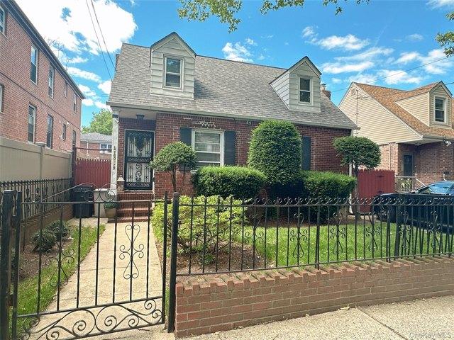 House for sale in Queens, Arverne