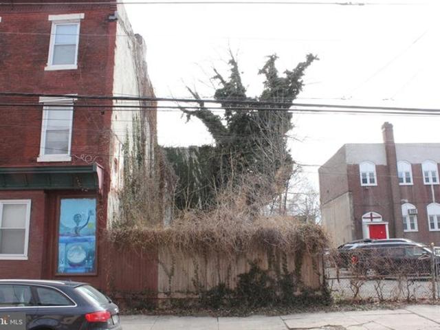 Land for sale in Philadelphia, Pennsylvania