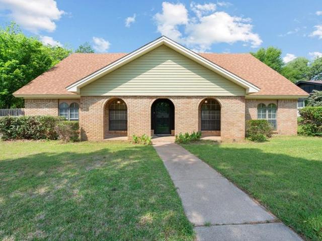 House for sale in Pantego, Texas