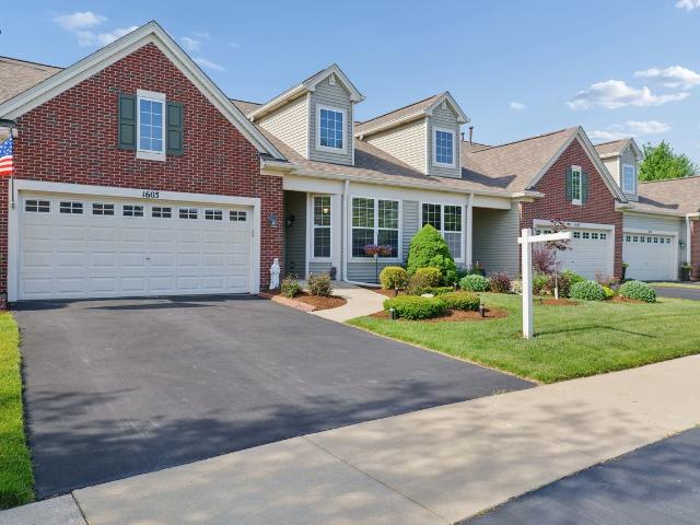 Townhouse for sale in Aurora, Illinois