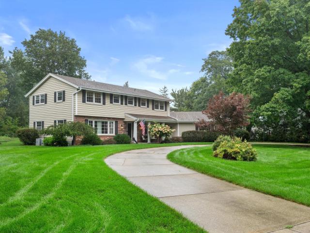 House for sale in Civic Center, Brookfield