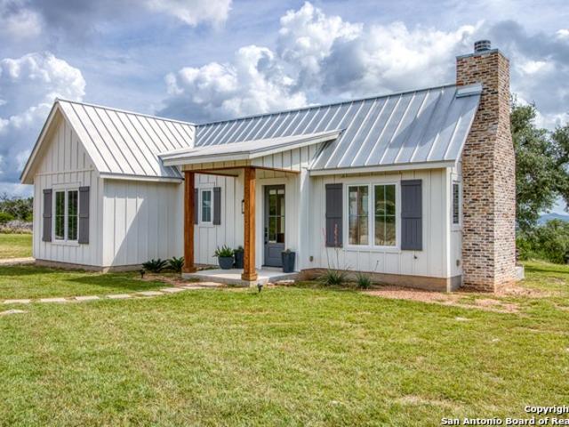 House for sale in Bandera