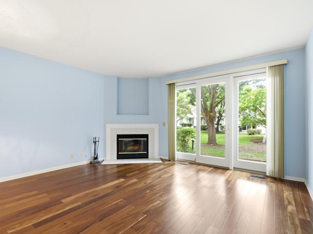 Townhouse for sale in Mundelein, Illinois