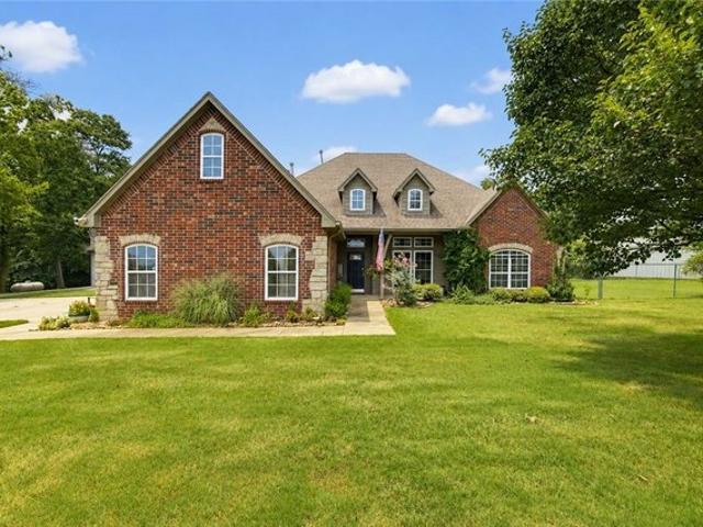 House for sale in Gravette, Benton County