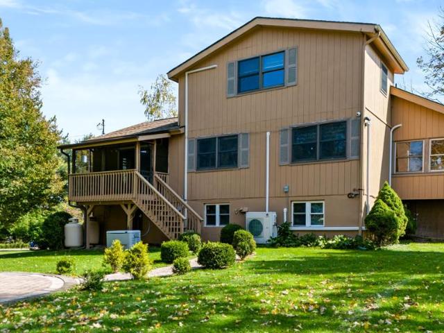 House for sale in Lake Ariel, Lake Township