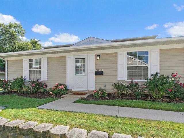 Condo for sale in Wheaton, Illinois