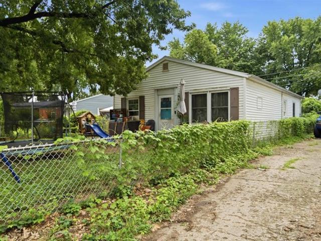 House for sale in Pekin, Illinois