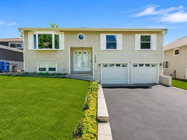 House for sale in Wheaton, Illinois