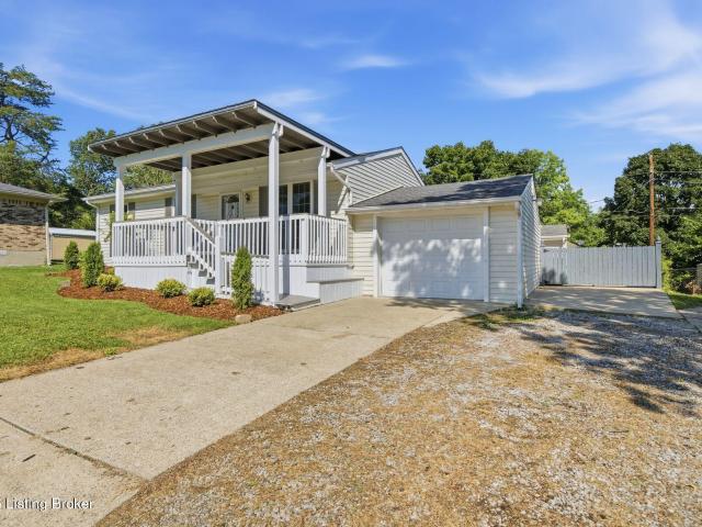 House for sale in La Grange, Kentucky