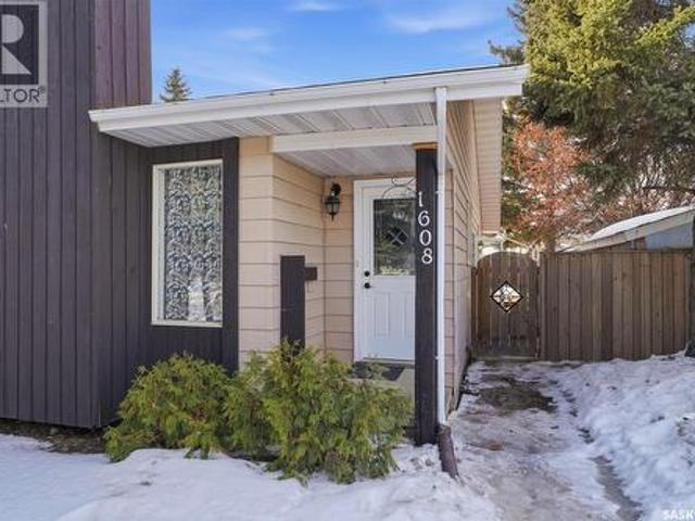 House for sale in Forest Grove, Saskatoon