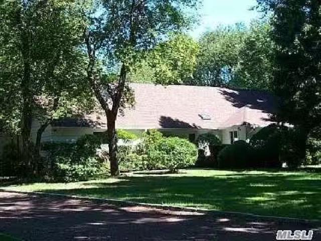 Condo for rent in Hicksville