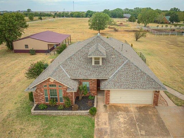 House for sale in Cashion, Oklahoma