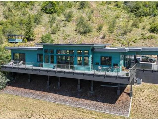 House for sale in Montrose, British Columbia