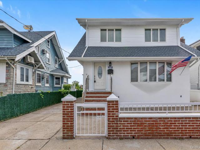 House for sale in Queens, Arverne