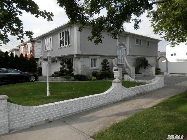 House for sale in Queens, Arverne